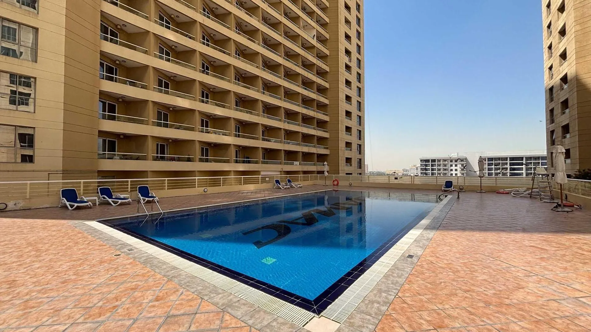 Frank Porter - Lakeside Tower C Dubaj 0*,  Zjednoczone Emiraty Arabskie